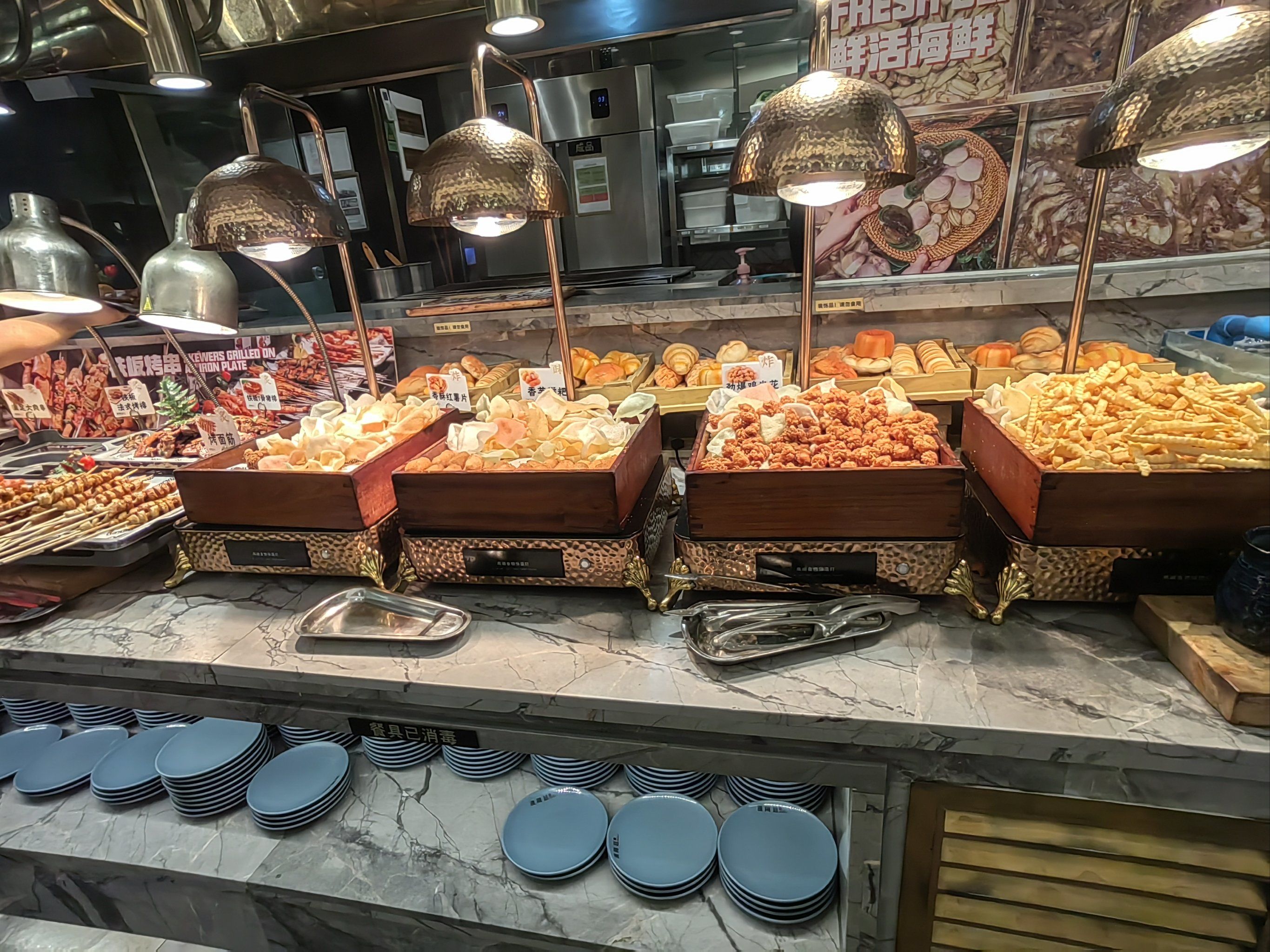 今日去了汉阳廷.自助餐种类十分丰富,有水