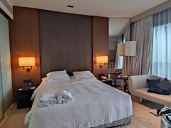 -上海滴水湖皇冠假日酒店