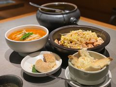 现烤玫瑰鲜花饼-云海肴·汽锅鸡·云南菜(高德置地店)