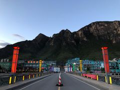 -百里峡七彩艺术小镇