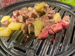 菠萝牛肉粒-小米烤肉-泥炉炭烤(常营店)