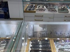 -美式眼镜·授权蔡司.依视路.尼康.豪雅.明月(人民广场店)