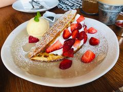 草莓松饼-ROAST coffee & eatery