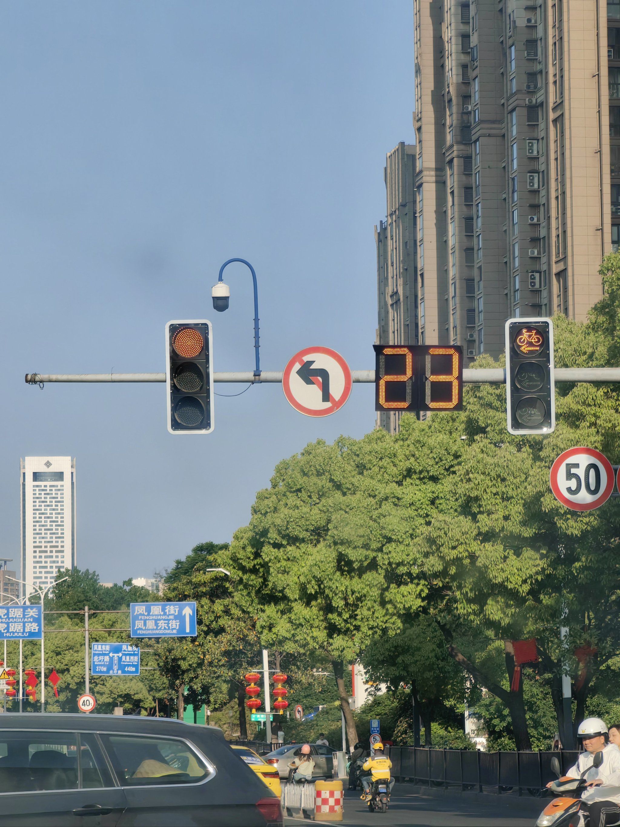 应该是要扣分了#南京城市探寻计划 #新手司机 #红绿灯