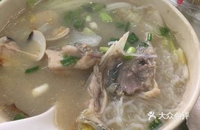 Clam and Fish Head Noodle Soup