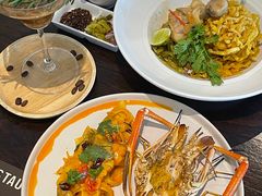 -Chom Cafe and Restaurant