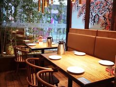 靠窗位-爱碗亭·鲜炒湖南菜(壹城中心店)