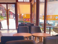 靠窗位-Tims天好咖啡(华侨城步行街店)