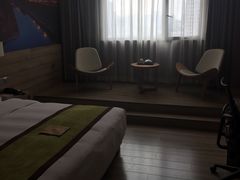 -西安大雁塔科技大学地铁站亚朵酒店