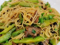 凉瓜牛肉炆米粉-轩记海鲜餐厅·四十五年老字号·经典粤菜(西区彩虹店)