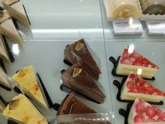 牛乳莓莓-卷心卷意·轻甜蛋糕(新光天地店)