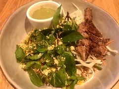 泰式煎牛肉泰碗配绿咖喱酱-Wagas沃歌斯(汇智店)