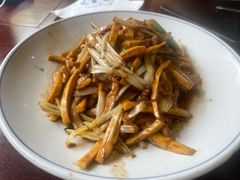 韭黄炒香干-大牌大·传统杭帮菜(湖滨店)