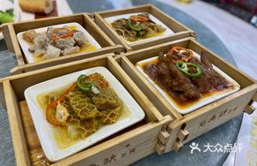 Braised Pig's Trotter and Chicken Feet Platter