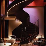 映入眼帘的竟然是梦幻Bar，每日18点营业，周二