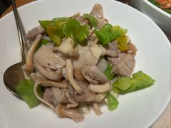 黑猪肉炒香菌-一坐一忘云南菜(北京skp店)