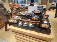 面包甜点陈列柜-七鲜超市(瑞虹天地太阳宫店)