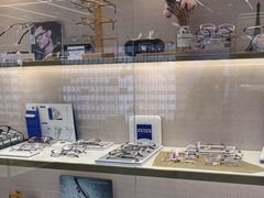 -世纪大明眼镜·蔡司战略授权店(汉街店)