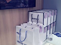 -视野联行眼镜·蔡司·尼康·豪雅·依视路(青浦宝龙店)