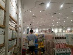 -名创优品(广州萝岗万达广场店)