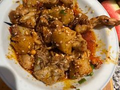 -老牌坊云南鱼豆花火锅(哈西万达店)