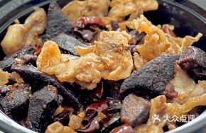 Stewed Three Delicacies in Iron Pot