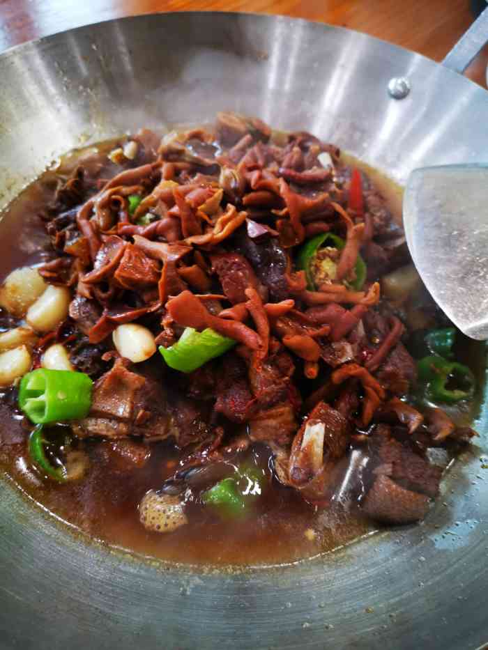 郭记怪味鸭(君山店)-"中午点了一大桌菜,只有杀猪菜和米豆腐我觉.