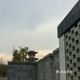 我见到了久违的阳光，是那么的灿烂，使人感到无限的暖意