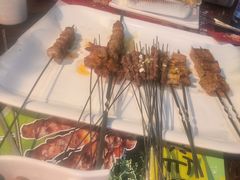 -三个大叔烤羊肉串·歌手驻唱·碳烤鲜肉(西三旗店)