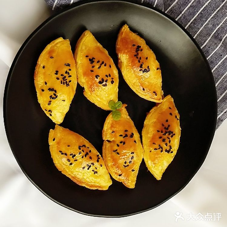 烘焙小白也能完成❗️零失败🔥巨好吃❗酥的掉渣的芒果酥。