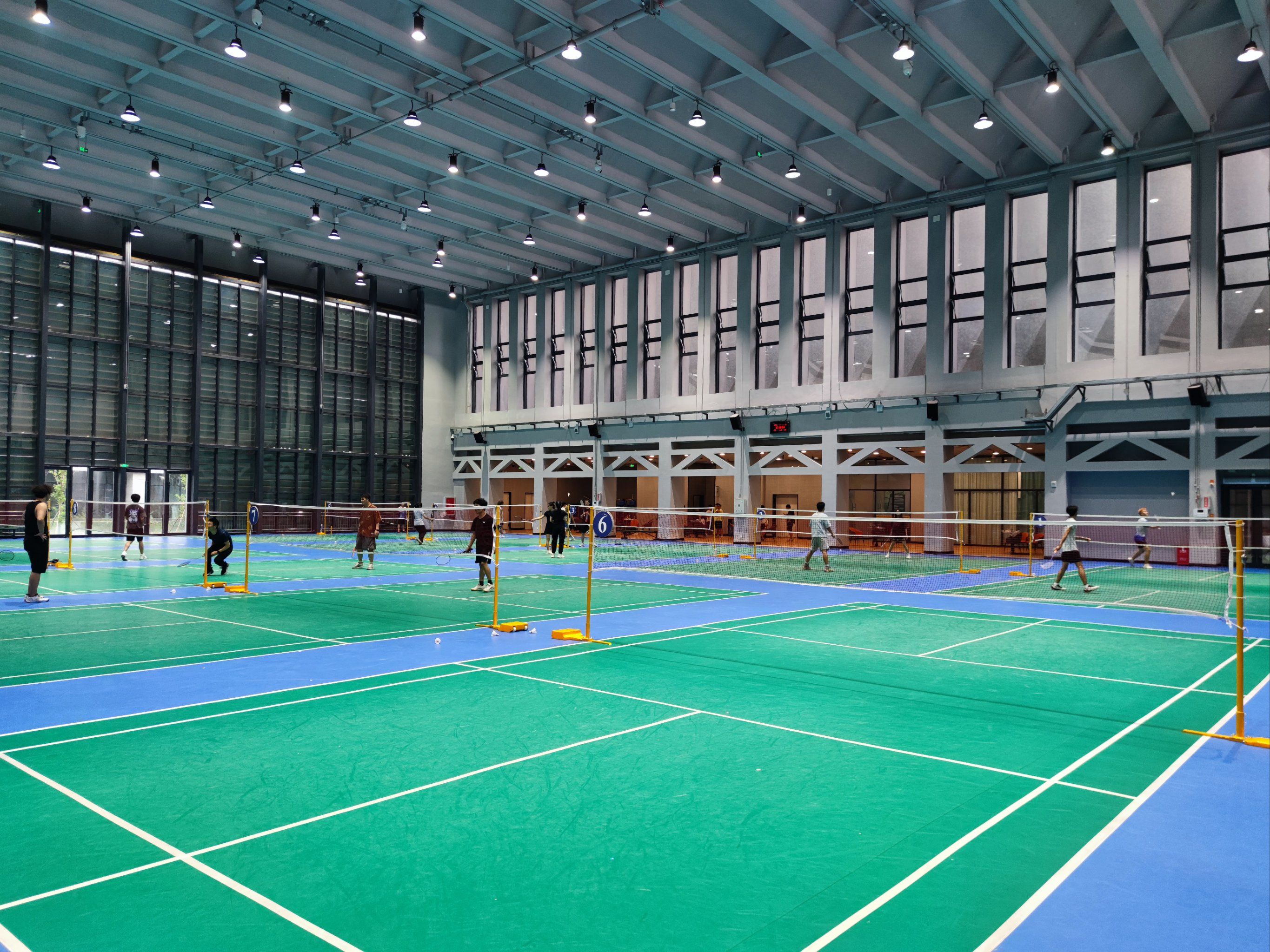 室内球场的运动热