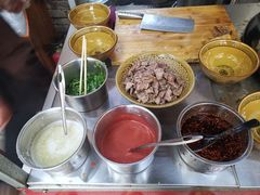 配料台-老北京卤煮(平阳路大马店)