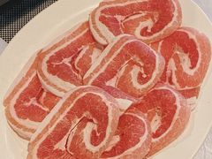 西班牙猪腩肉片-鲜入围煮花胶鸡海鲜火锅