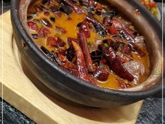 -何妹湿辣牛肉·粤式烧烤砂煲(桂雅路店)