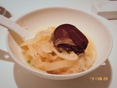 银锅酸菜炖粉条-小南洋海景餐厅(深圳湾店)