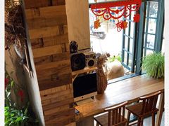 靠窗位-七七家的糖水店(涠洲岛3号店)
