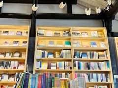 -猫的天空之城概念书店(杭州南宋御街店)