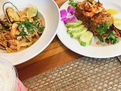 -Chom Cafe and Restaurant