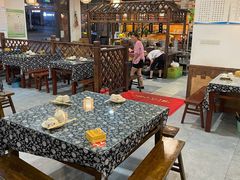 大堂-黄桷树曹家私房菜(江与城店)