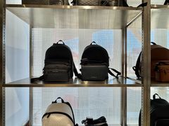-百年港湾奥特莱斯(香炉礁店)