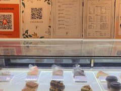 面包甜点陈列柜-Fridi Patisserie Cafe