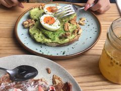 牛油果煮蛋吐司-RAC BAR(安福路店)