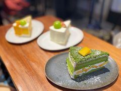 芒果抹茶奶油奶酥蛋糕-black rainbow coffee