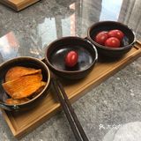 性价比高，环境紧凑，桌子很大，有自助的小点心
