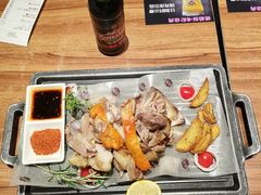 牧民烤羊腿-耶里夏丽·丝路新疆菜·清真食品(徐汇南丹东路臻选店)