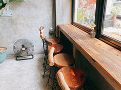 靠窗位-邊渡咖啡
