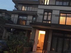 -田园东方蜜桃村的田野营地