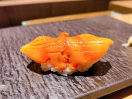 赤**握
