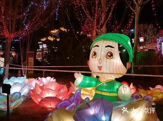 听说杨柳青的夜景不错，我从海河驱车来到了杨柳青古镇