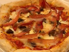 烟熏火腿牛肝菌布理奶酪披萨-La Tavernetta(Bar à Vin)(乌鲁木齐路店)